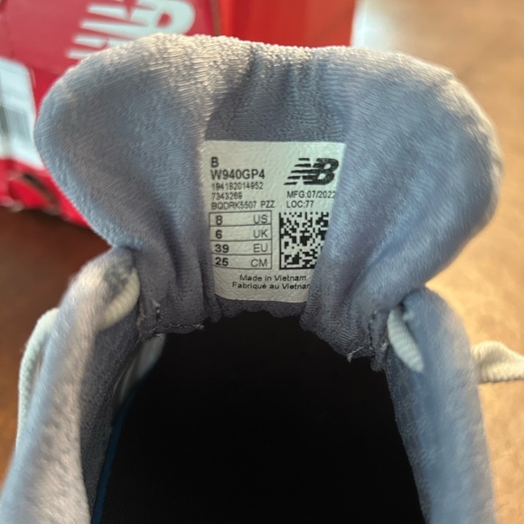 New Balance Women's Gray Running Shoes- New in Box size 8 medium width - Picture 13 of 16